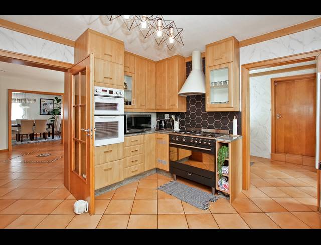 4 BEDROOM HOUSE FOR SALE IN KENSINGTON